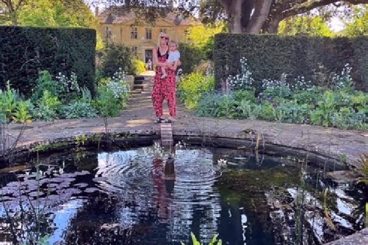 Violet, 23 — Escort in Tintinhull, United Kingdom