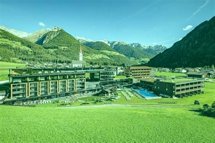 Violet, 23 — Escort in Valle Aurina - Ahrntal, Italy