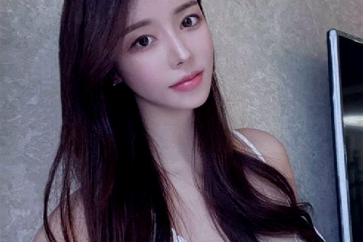Violet, 23 — Escort in Xuelin, China