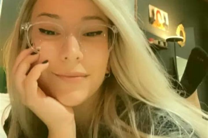 Violet, 24, a blonde dark-eyed indian companion based in Almacelles. Offering Roleplay, Striptease, GFE, Girlfriend Experience. Available for incall and outc...