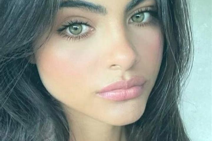 Violet, 24, a brunette amber-eyed middle eastern companion based in Kliding. Offering Erotic Massage, Massage, Travel Companion, A-Level. Available for incal...