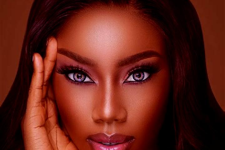 Violet, 24, a chestnut blue-eyed ebony companion based in Pomichna. Offering OWO, Duos, Tantra. Available for incall and outcall, day and evening dates.