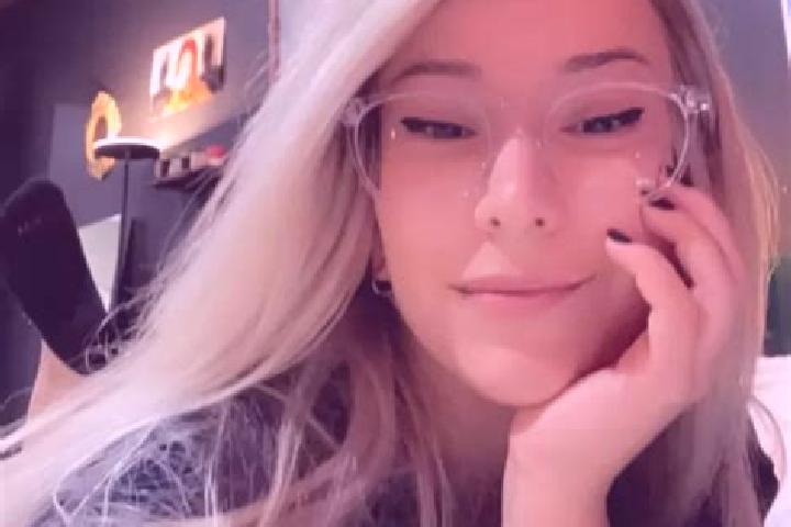 Violet, 24, a platinum blonde amber-eyed ebony companion based in Zwettl an der Rodl. Offering Dinner Date, Tantra, BDSM. Available for incall and outcall, d...