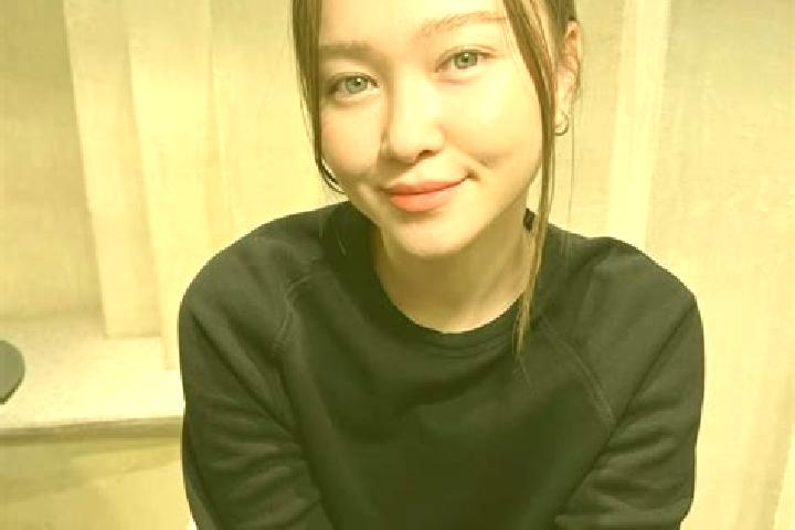 Violet, 24, a red blue-eyed asian companion based in Vila Prudente. Offering Party Girl, OWO, Dinner Date. Available for incall and outcall, overnight bookin...