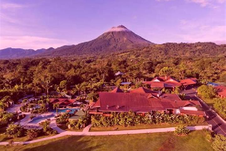 Violet, 24 — Escort in Arenal, Honduras