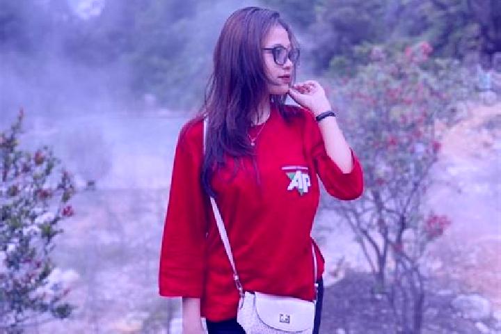 Violet, 24 — Escort in Ciracap, Indonesia