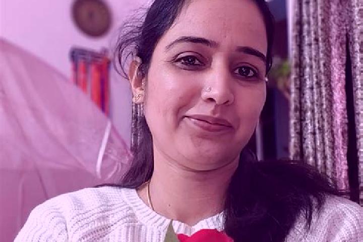 Violet, 24 — Escort in Kusum Pur, India