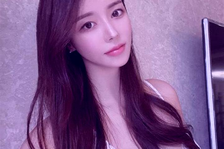 Violet, 24 — Escort in Shuangdian, China