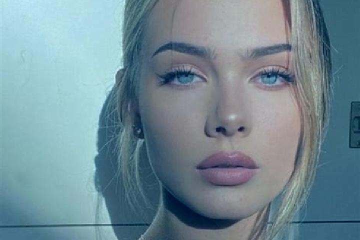 Violet, 25, a dark blonde amber-eyed european companion based in Andol. Offering Roleplay, Deep French Kissing, BDSM, Party Girl, Duos. Available for incall ...