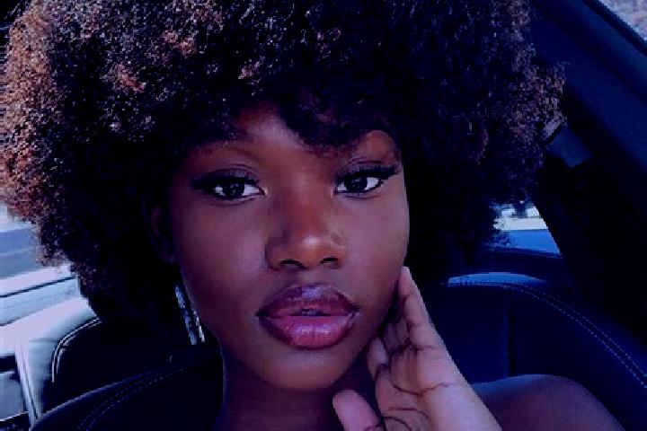 Violet, 25, a red dark-eyed ebony companion based in Ikskile. Offering Couples. Available for incall and outcall, overnight bookings available.