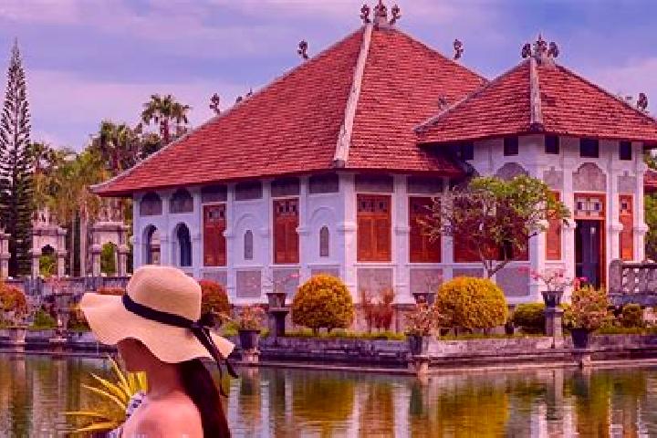Violet, 25 — Escort in Balekambang, Indonesia