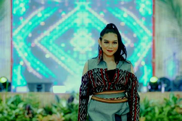 Violet, 25 — Escort in Majene, Indonesia