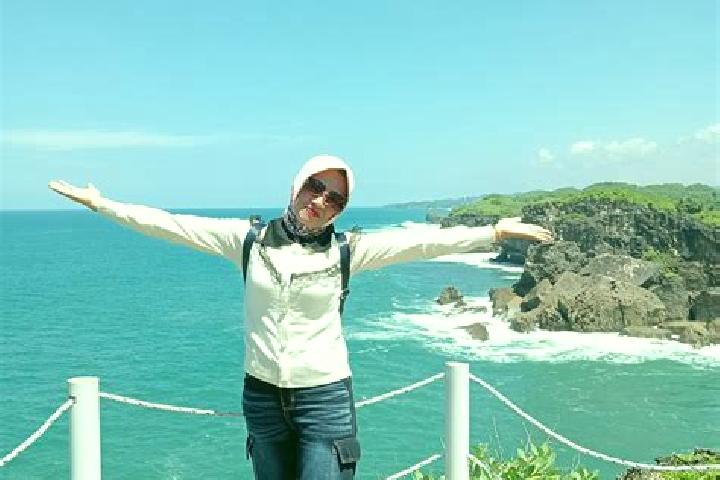 Violet, 25 — Escort in Wanareja, Indonesia