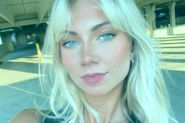 Violet, 25 — Escort in Weldon, United States