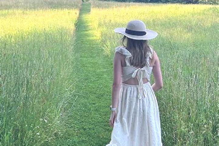 Violet, 25 — Escort in White Mills, United States