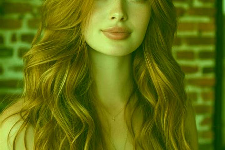 Violet, 26, a auburn hazel-eyed caucasian companion based in Cestice. Offering GFE, Couples, A-Level. Available for incall and outcall, day and evening dates.