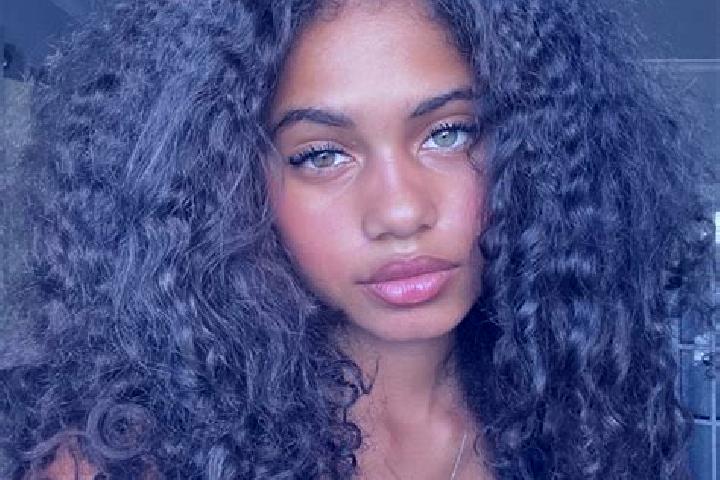 Violet, 26, a black brown-eyed ebony companion based in Scanteia. Offering A-Level, Party Girl, Dinner Date. Available for incall and outcall, overnight book...