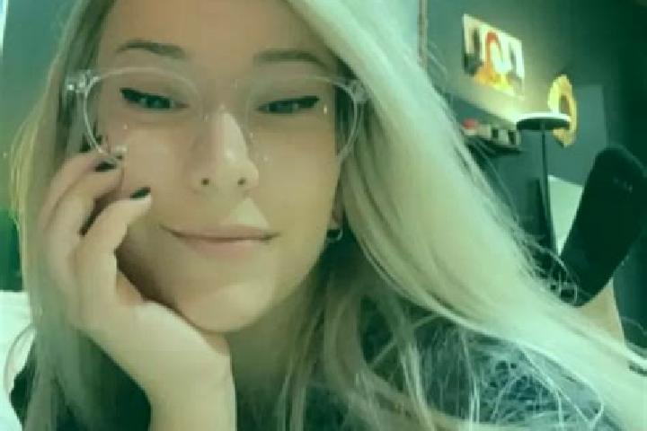 Violet, 26, a dark blonde grey-eyed ebony companion based in Mutare. Offering Party Girl, Travel Companion, Couples, BDSM. Available for incall and outcall, ...
