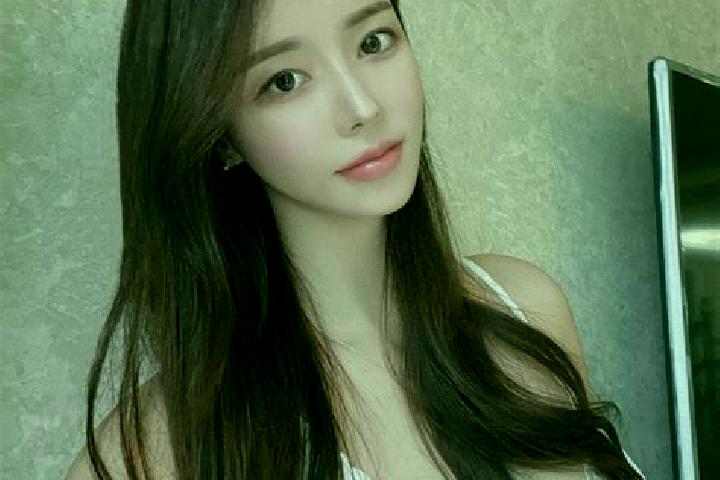 Violet, 26 — Escort in Baishiyi, China