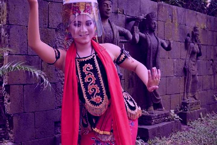 Violet, 26 — Escort in Banjar Tamansari, Indonesia