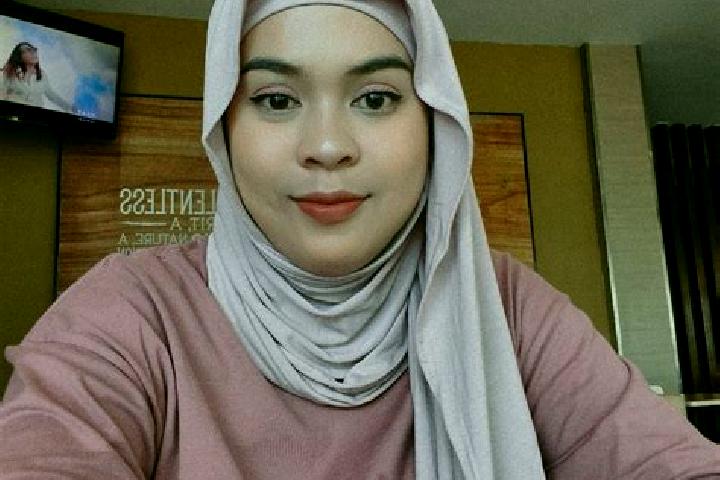 Violet, 26 — Escort in Cimaja, Indonesia