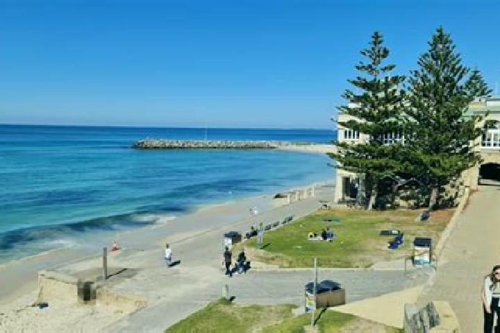 Violet, 26 — Escort in Cottesloe, Australia