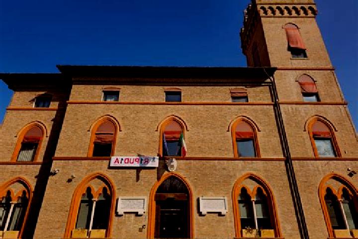 Violet, 26 — Escort in Santa Maria Codifiume, Italy