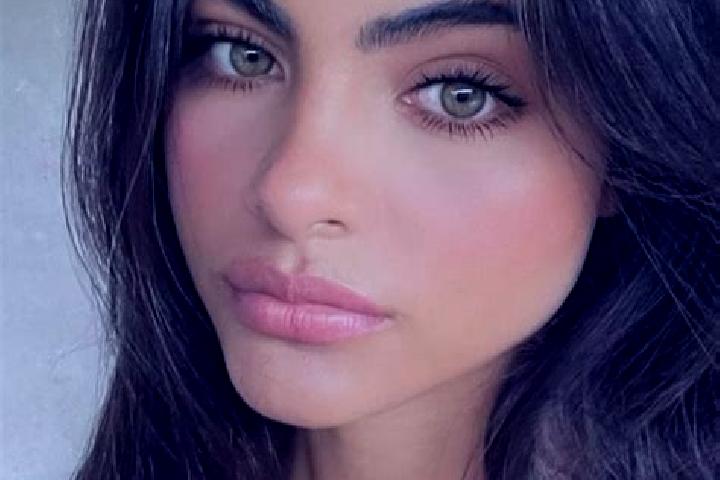 Violet, 27, a auburn dark-eyed indian companion based in Bullet. Offering Prostate Massage, Fetish. Available for incall and outcall, day and evening dates.