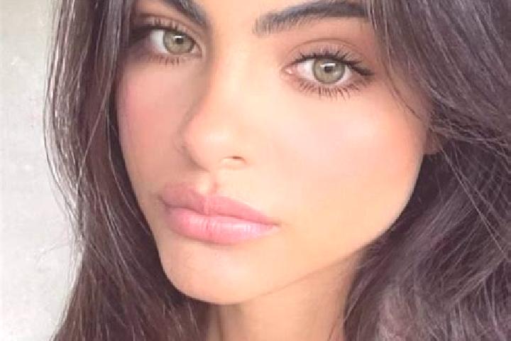 Violet, 27, a brunette grey-eyed indian companion based in Schalkwijk. Offering Party Girl, Massage, Fetish. Available for incall and outcall, overnight book...