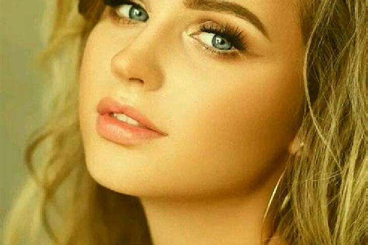 Violet, 27, a dark blonde blue-eyed middle eastern companion based in General Pascual Fentes. Offering Erotic Massage, Striptease, GFE, Tantra. Available for...