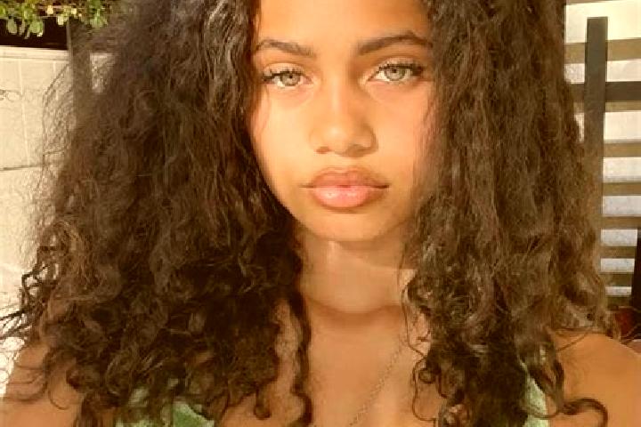 Violet, 27, a red green-eyed mixed companion based in Zurce. Offering Massage, Overnight, CIM. Available for incall and outcall, overnight bookings available.