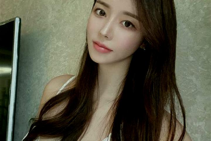 Violet, 27 — Escort in Karlung, China