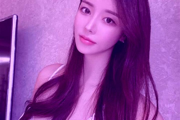 Violet, 27 — Escort in Kuixi, China