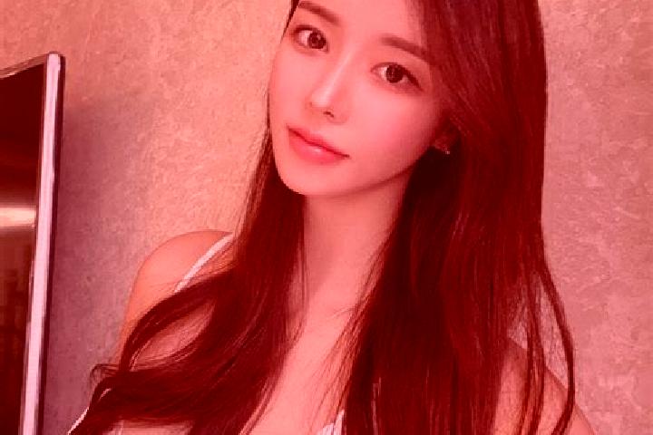 Violet, 27 — Escort in Pajeksan, Indonesia