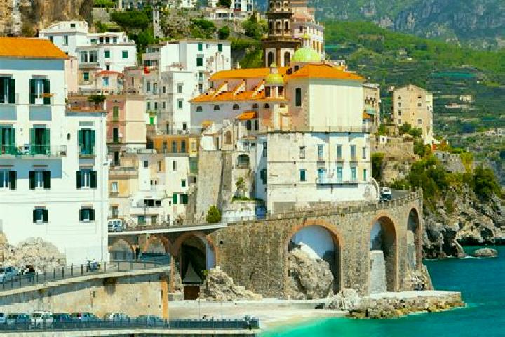 Violet, 27 — Escort in Santandra, Italy