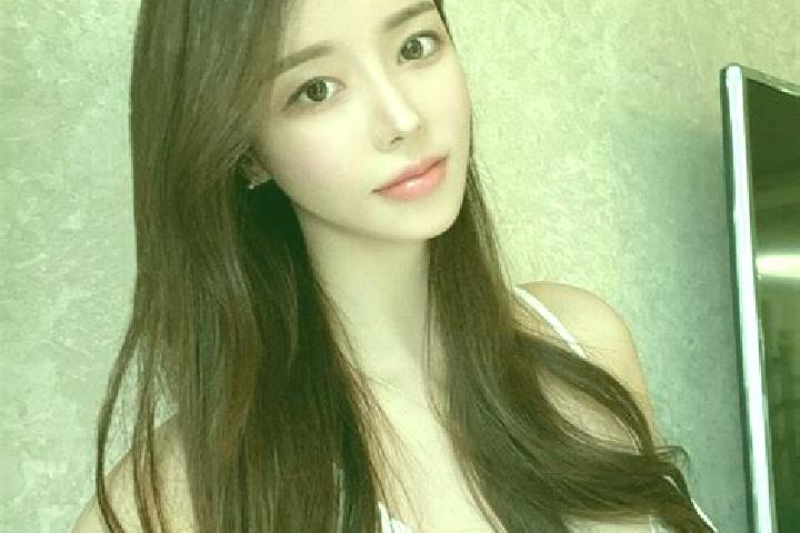 Violet, 27 — Escort in Ying ebu, China