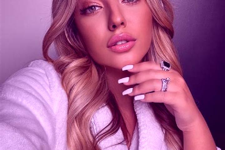 Violet, 28, a blonde amber-eyed latina companion based in Jasiorowka. Offering Duos, Travel Companion, GFE. Available for incall and outcall, day and evening...
