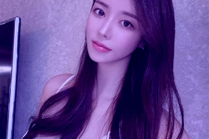 Violet, 28 — Escort in Bailiang, China