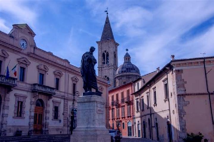 Violet, 28 — Escort in Castelvecchio Subequo, Italy