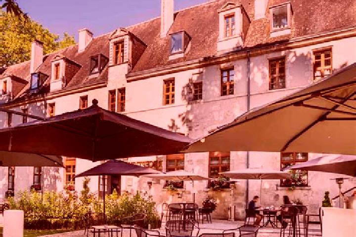 Violet, 28 — Escort in Moulon, France