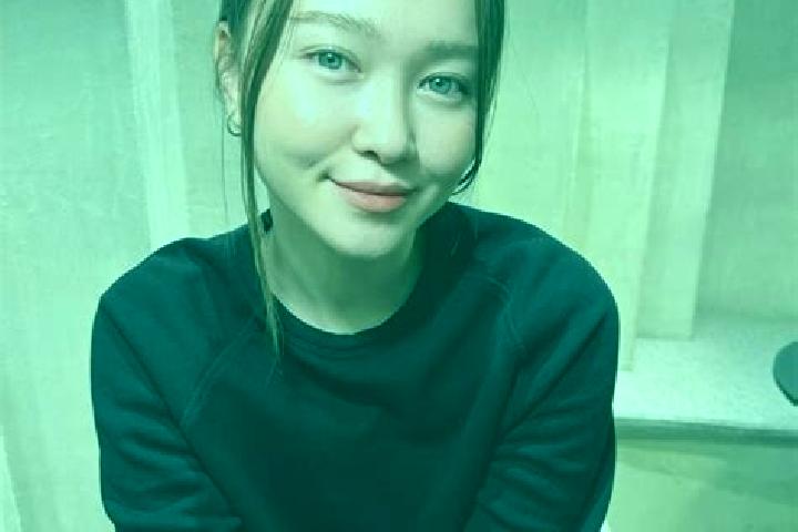 Violet, 29, a chestnut blue-eyed asian companion based in Kirchberg am Walde. Offering Couples, Erotic Massage, BDSM. Available for incall and outcall, overn...