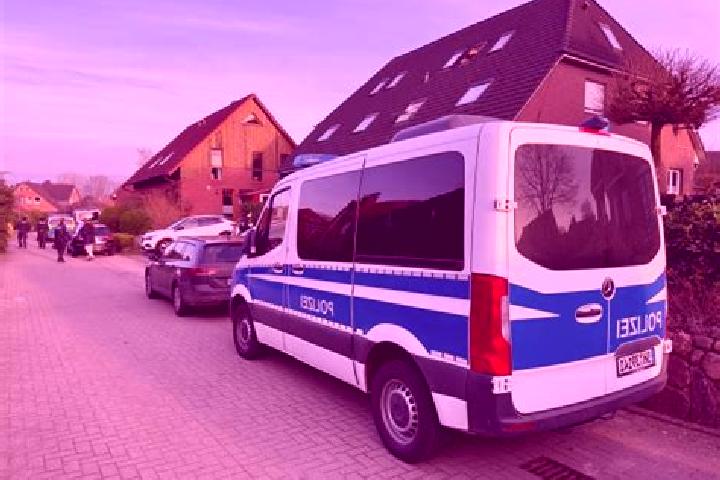 Violet, 29 — Escort in Heiligenstedten, Germany