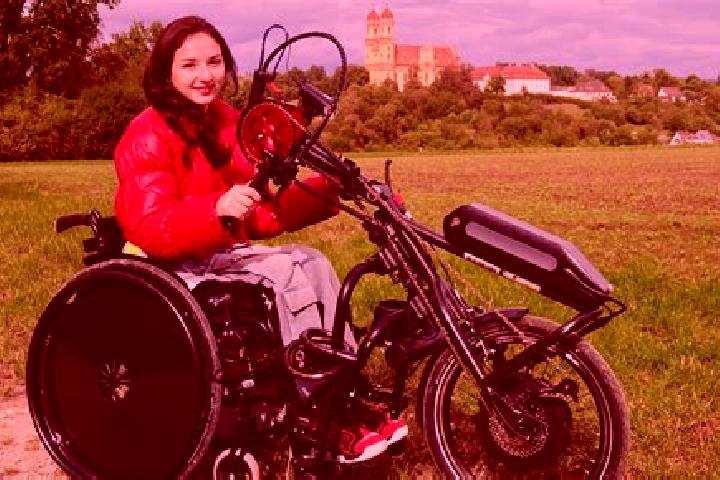 Violet, 29 — Escort in Kaltenholzhausen, Germany
