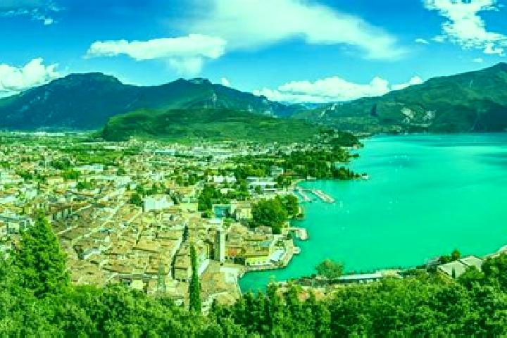 Violet, 29 — Escort in Paullo, Italy