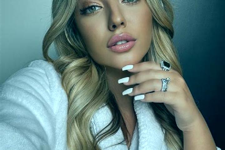 Violet, 30, a blonde amber-eyed latina companion based in Gryfow Slaski. Offering Tantra, OWO, Fetish. Available for incall and outcall, overnight bookings a...