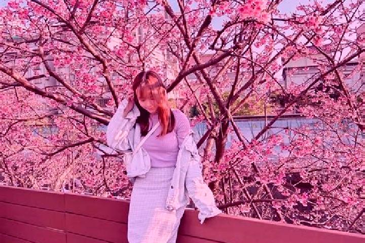 Violet, 30, a red brown-eyed slavic companion based in LOHAS Park. Offering Couples, Overnight. Available for incall and outcall, day and evening dates.