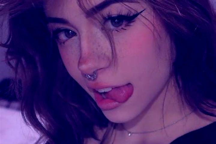 Violet, 30, a red grey-eyed caucasian companion based in Letavertes. Offering OWO, A-Level, Party Girl, Dinner Date. Available for incall and outcall, day an...