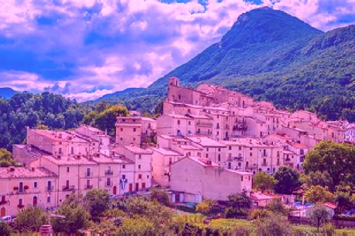 Violet, 30 — Escort in Civitella Alfedena, Italy