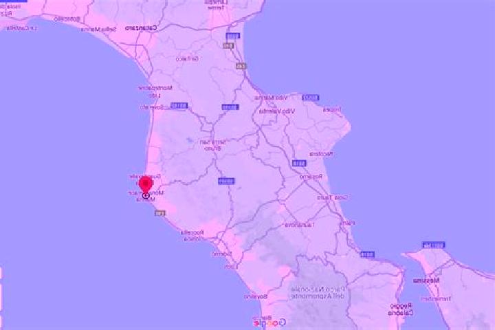 Violet, 30 — Escort in Monasterace Marina, Italy