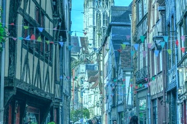 Violet, 30 — Escort in Saint-Denis, Belgium